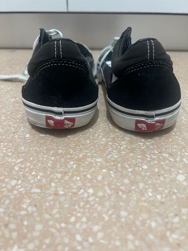 Zapatillas Vans Old Skool Negras y Blancas