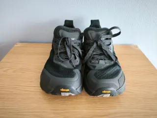 Zapatillas Altra Negras y Grises