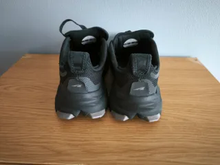 Zapatillas Altra Negras y Grises