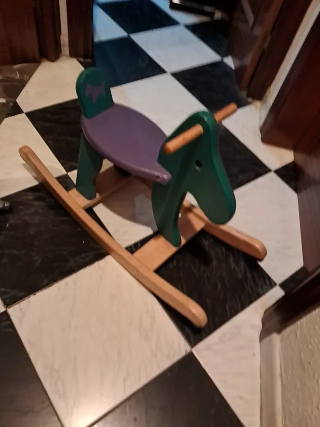 Cavalino di legno laccato