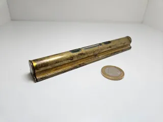 Livella antica in ottone