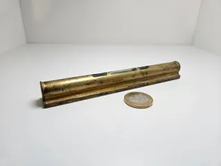 Livella antica in ottone