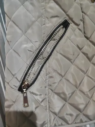 Chaleco acolchado beige mujer