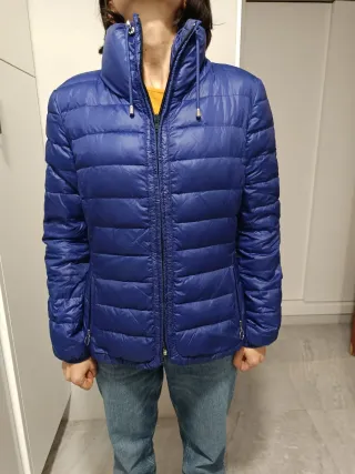 Cazadora acolchada azul mujer