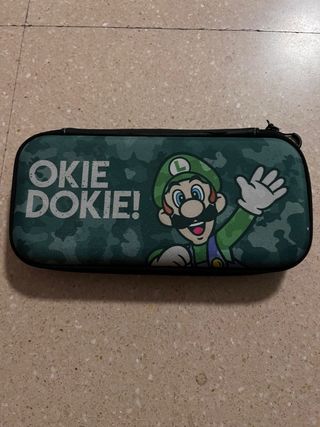 Funda Nintendo Switch Luigi en buen estado.