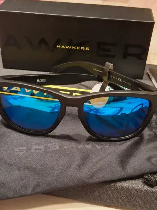 Gafas Hawkers Polarizadas Negras y Azules