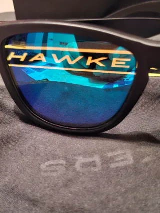 Gafas Hawkers Polarizadas Negras y Azules