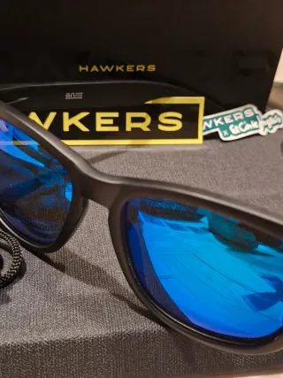 Gafas Hawkers Polarizadas Negras y Azules
