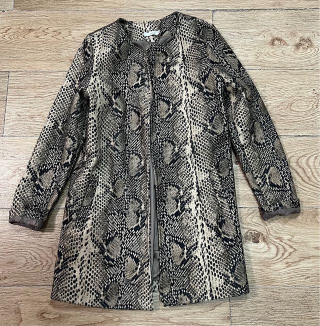 Chaqueta estampado serpiente