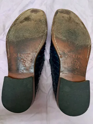 Zapatos de piel escamada.