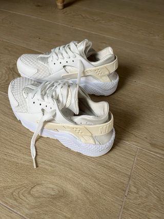 Nike Huarache Beige y Blanco