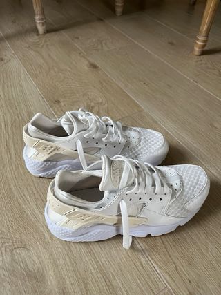 Nike Huarache Beige y Blanco