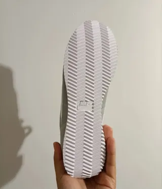 T41 Nike Cortez TXT Grises y Blancas