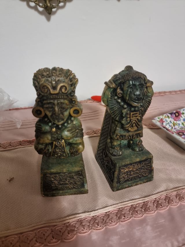 Par de Figuras Decorativas Aztecas