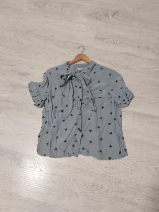 Blusa Dolores Promesas gris con lazo