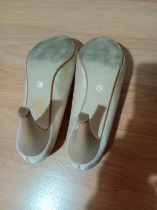 Zapatos de vestir dorados