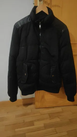 Abrigo plumífero Zara negro