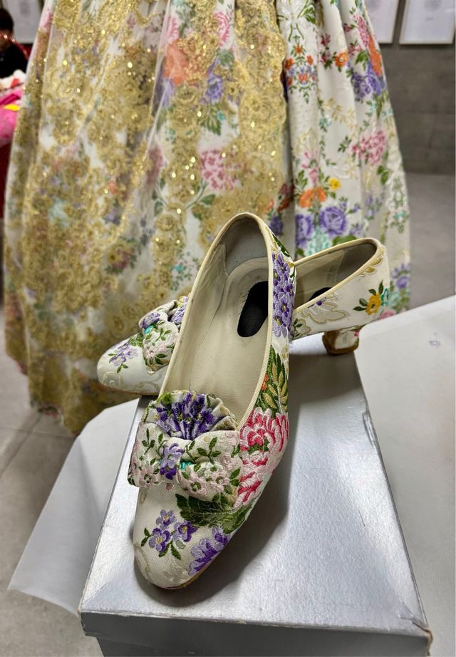 Traje Fallera Blanco completo en muy buen estado