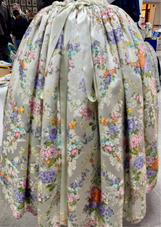 Traje Fallera Blanco completo en muy buen estado