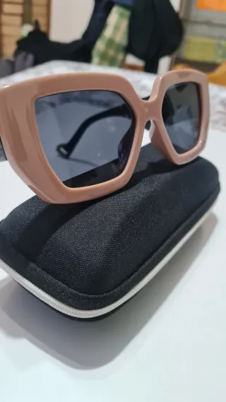 Occhiali da sole donna beige e neri