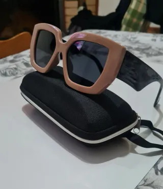 Occhiali da sole donna beige e neri