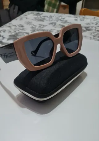 Occhiali da sole donna beige e neri