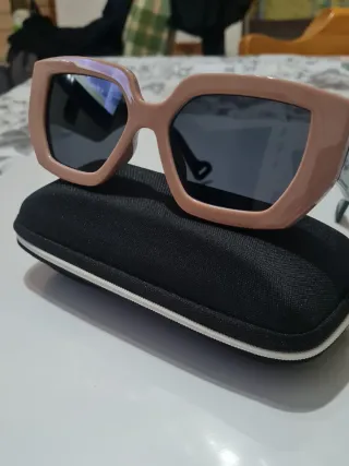 Occhiali da sole donna beige e neri