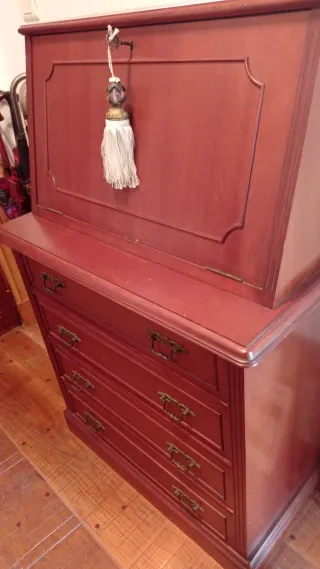 Secreter madera caoba con detalles dorados