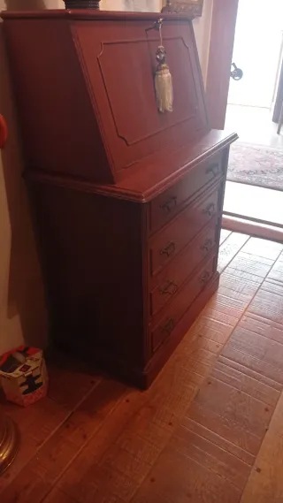 Secreter madera caoba con detalles dorados