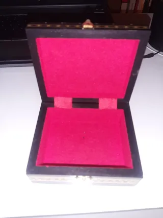 Caja de madera taracea artesanal