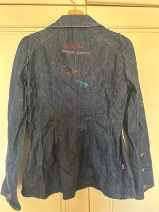 Cazadora vaquera Levi’s Red Tab bordada