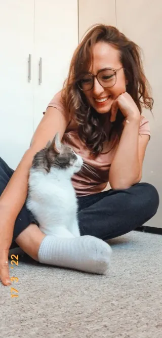 Cuidadora y paseadora animal (Gatos, Perros, etc.)