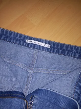 Falda vaquera con cremallera