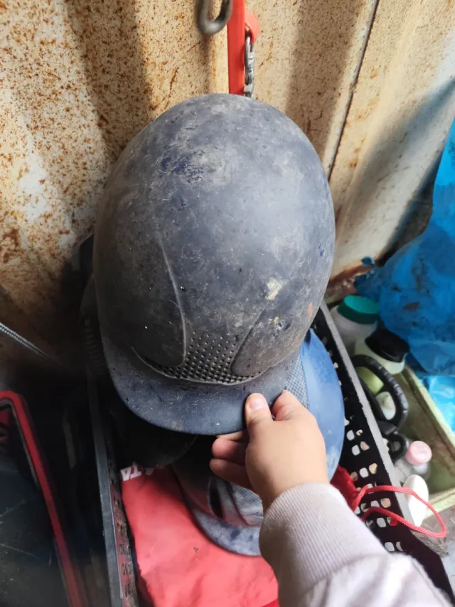 Casco de equitación negro