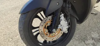 Daelim Steezer S 125 ABS Scooter de gran tamaño.