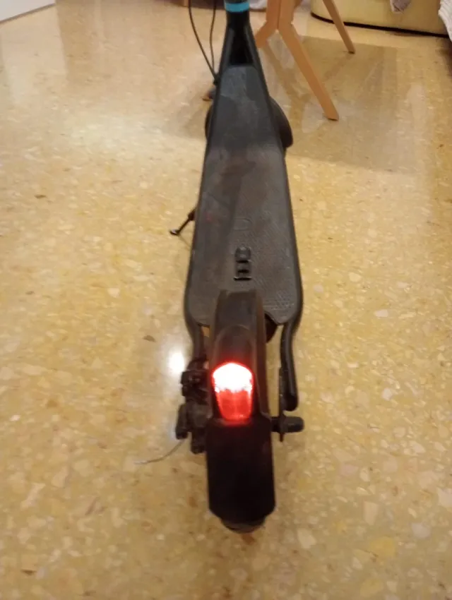 Patinete Eléctrico con Cargador