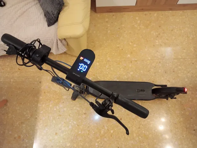 Patinete Eléctrico con Cargador