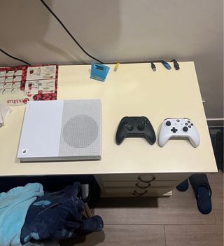 Xbox One S con 2 mandos