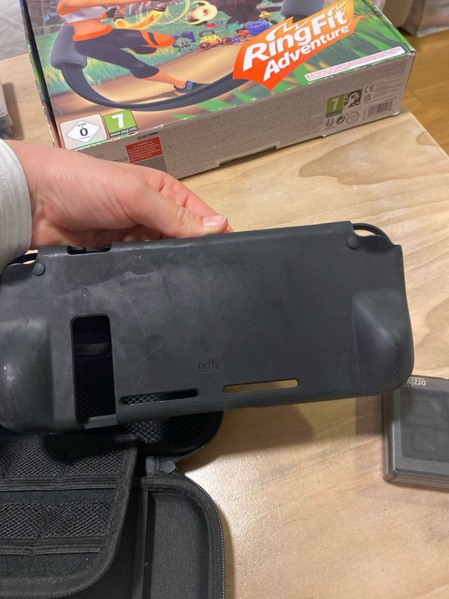 Funda y accesorios Nintendo Switch Orzly