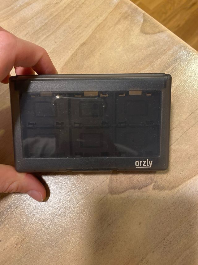 Funda y accesorios Nintendo Switch Orzly