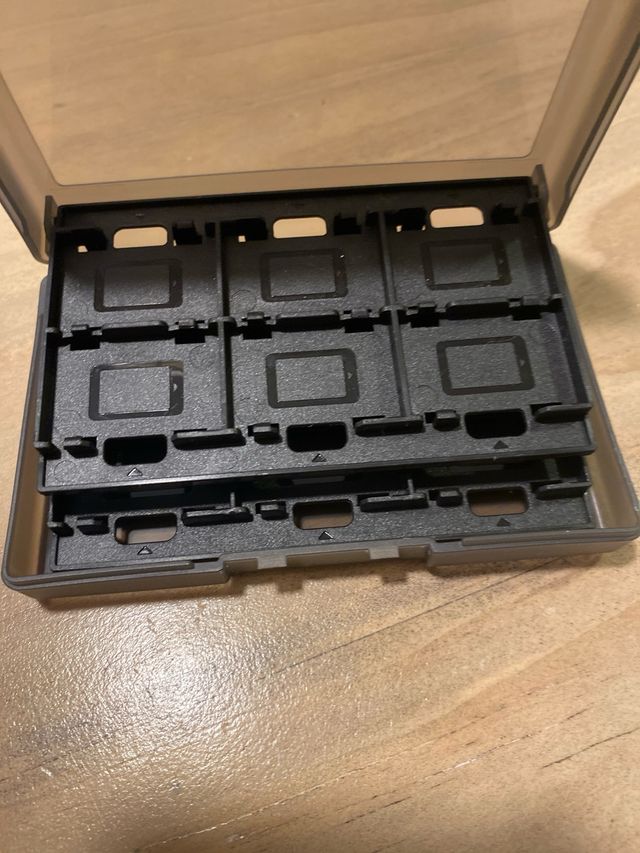 Funda y accesorios Nintendo Switch Orzly