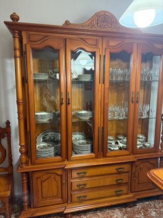 Vitrina madera maciza con cristal