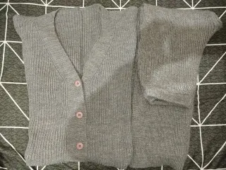 Conjunto gris de punto