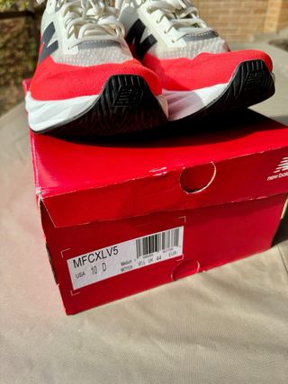 Zapatilla New Balance Rebel V5 Fuelcell rojo/Blanc