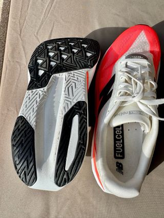 Zapatilla New Balance Rebel V5 Fuelcell rojo/Blanc