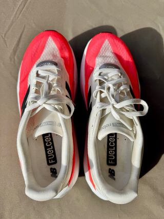 Zapatilla New Balance Rebel V5 Fuelcell rojo/Blanc