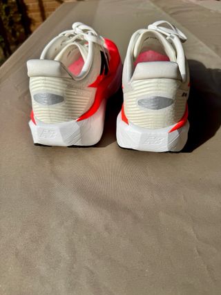 Zapatilla New Balance Rebel V5 Fuelcell rojo/Blanc