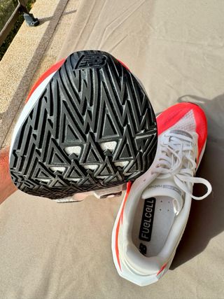 Zapatilla New Balance Rebel V5 Fuelcell rojo/Blanc