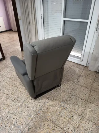 Poltrona reclinabile elettrica grigia