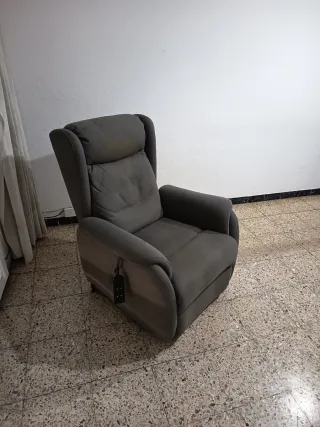 Poltrona reclinabile elettrica grigia
